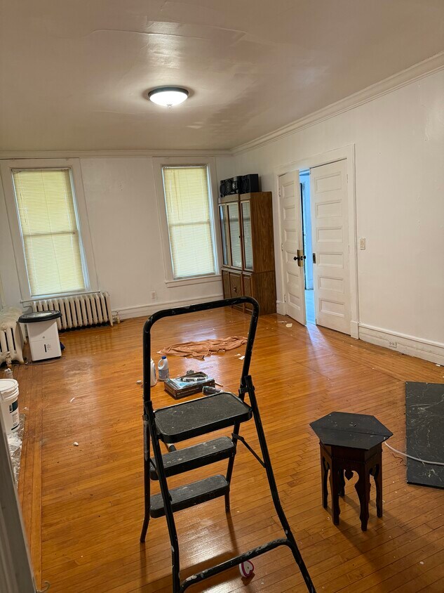 Foto principal - 584 Western Ave