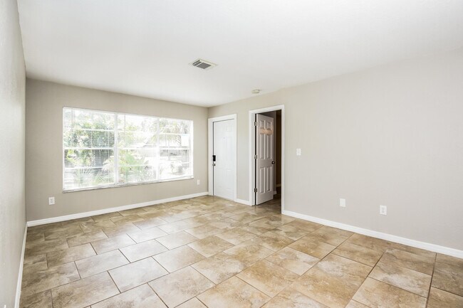 Building Photo - 4820 Ancona Rd