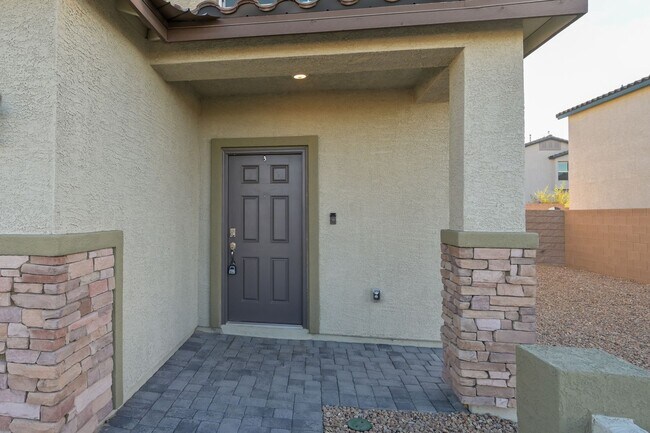 Foto del edificio - SE!!! Henderson!!!  All Tile floors Downst...