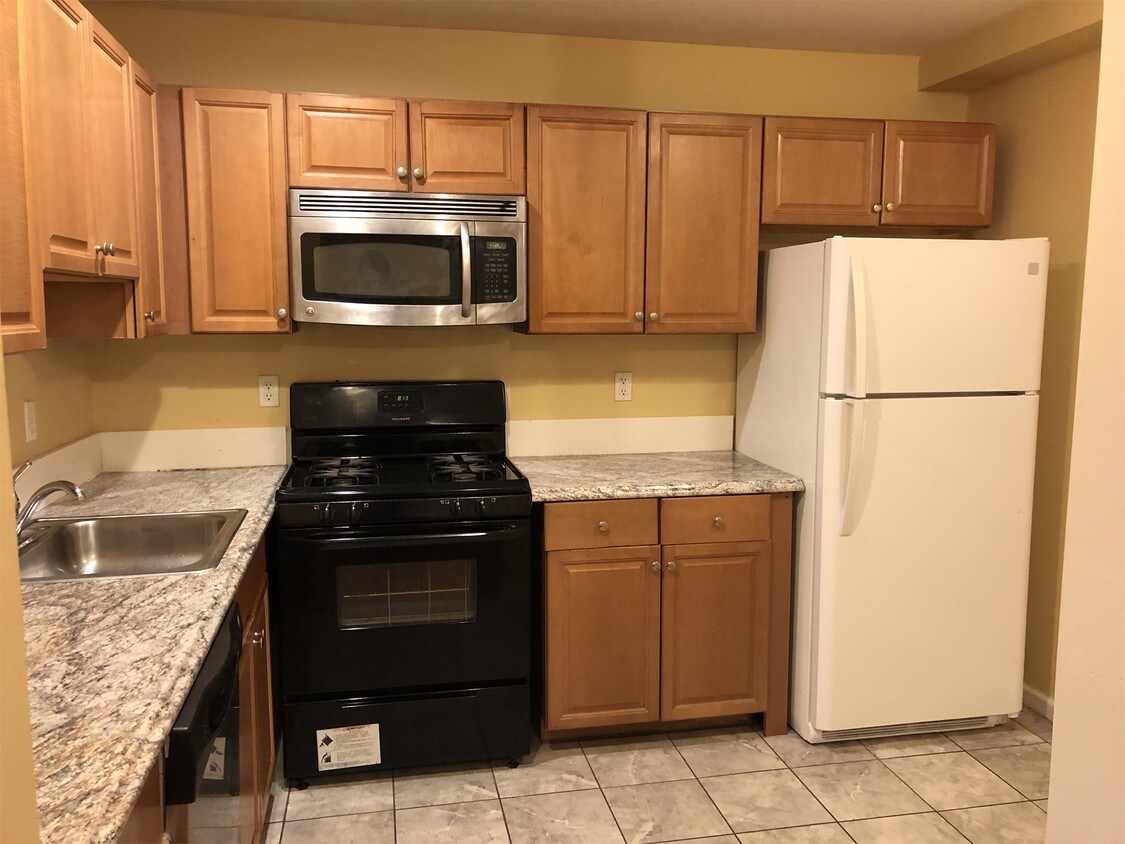 Primary Photo - 74 Chariot Ct
