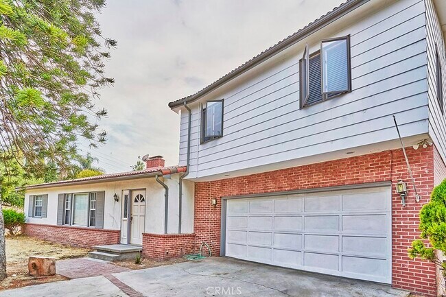 Foto del edificio - 2751 Batson Ave