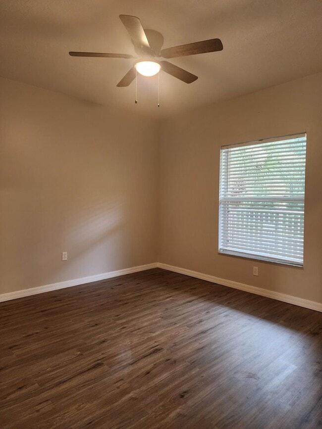 Photo - 2 Bedroom 2 Bath Remodeled Unit with a Bal... Apartment