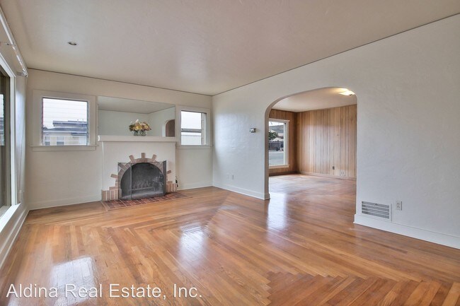 Building Photo - 10598 Mcdougall St