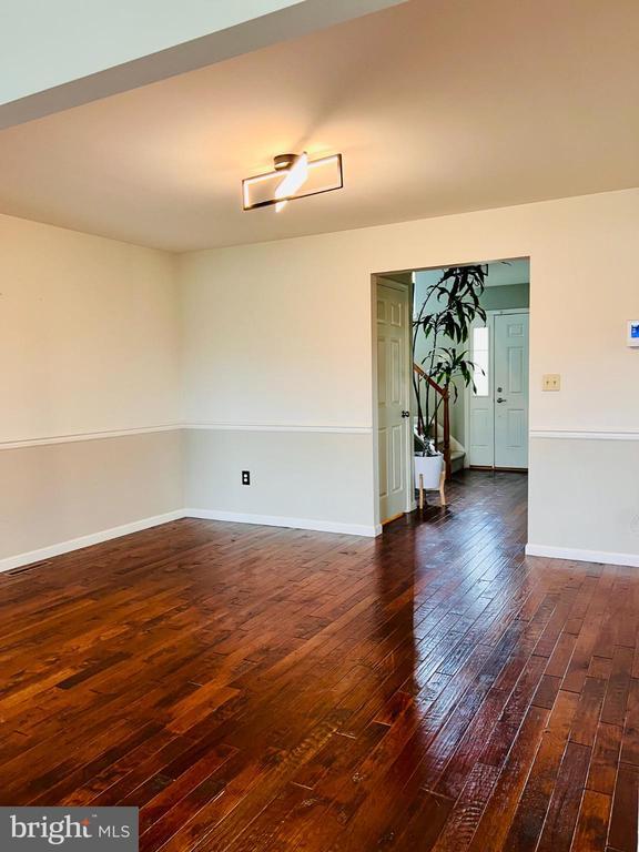 Foto del edificio - 1537 Abigail Ln