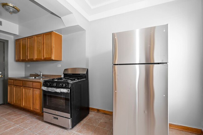 Interior Photo - 6237-45 Kedzie