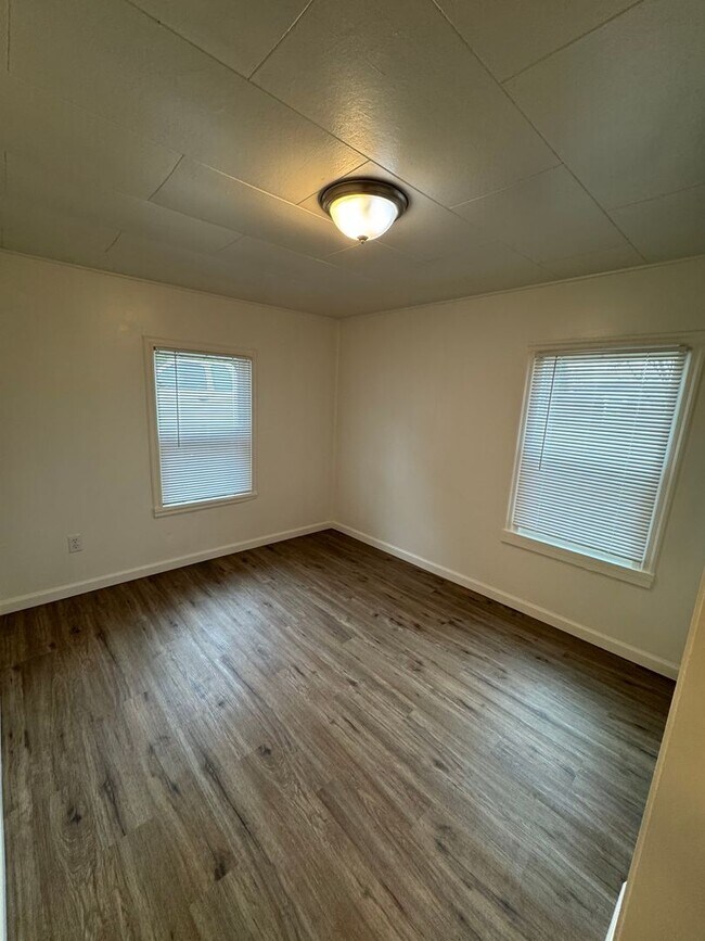 Foto del edificio - Small 2 bedroom home with fenced yard