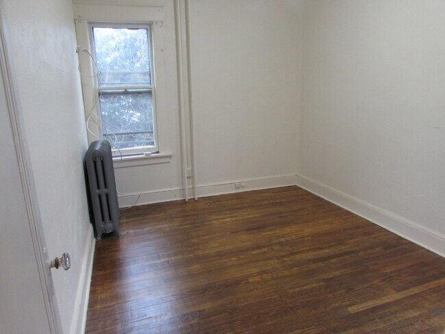 Building Photo - 921 Park Ave