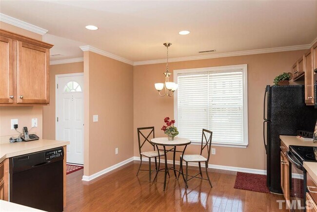 Foto del edificio - Charming Edgewater Townhome with Scenic Views