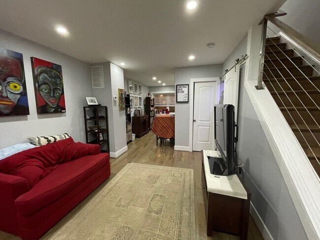Building Photo - Spacious 2BR Townhouse with Backyard & Bon...