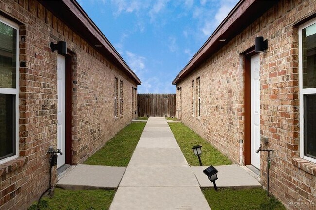 Foto del edificio - 3809 Valeria St