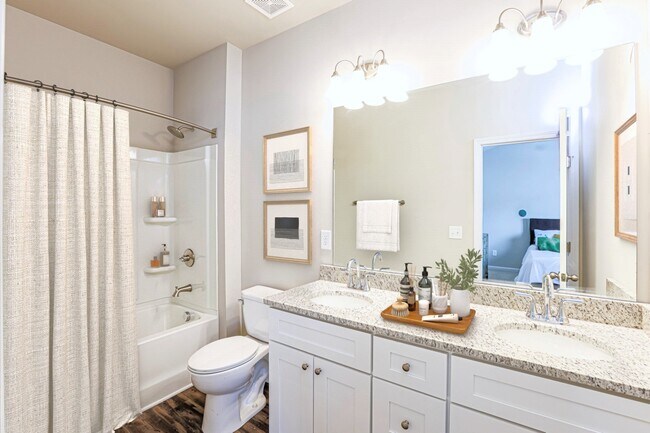 Building Photo - 83 Hidden Oak Dr