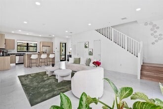 Building Photo - 6146 SW 36th Ct