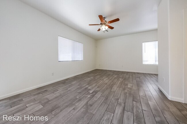 Building Photo - 4 br, 2.5 bath House - 3706 E Felix Blvd.