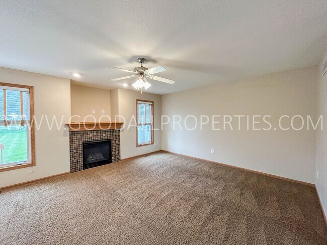 Foto del edificio - 3 Bedroom, 2.5 Bathroom in West Des Moines