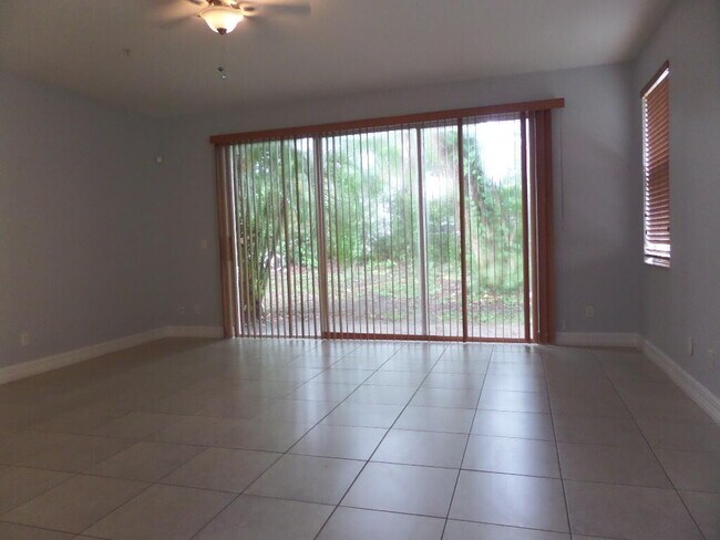 Foto del edificio - 829 Pipers Cay Dr