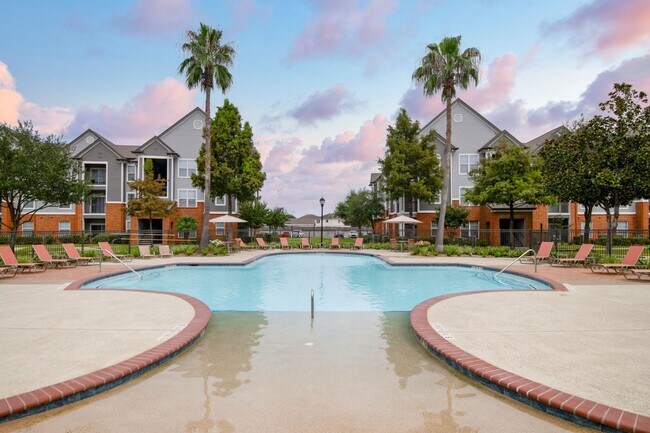 Foto del edificio - The Fenwick Apartment Homes