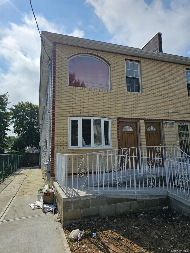 Building Photo - 146-54 106th Ave