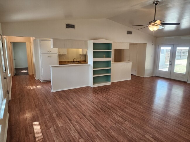 Building Photo - 307 Lone Star Ln