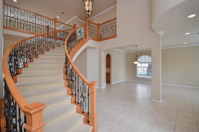 Building Photo - 3903 Pinesbury Dr