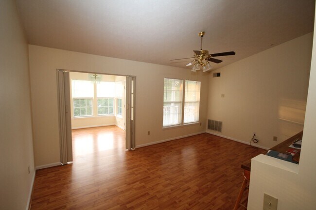 Building Photo - 1002 Jessica's Court