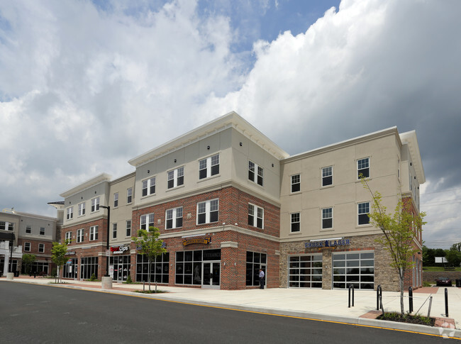 Building Photo - Linden Hill Station Apartments and Townhomes