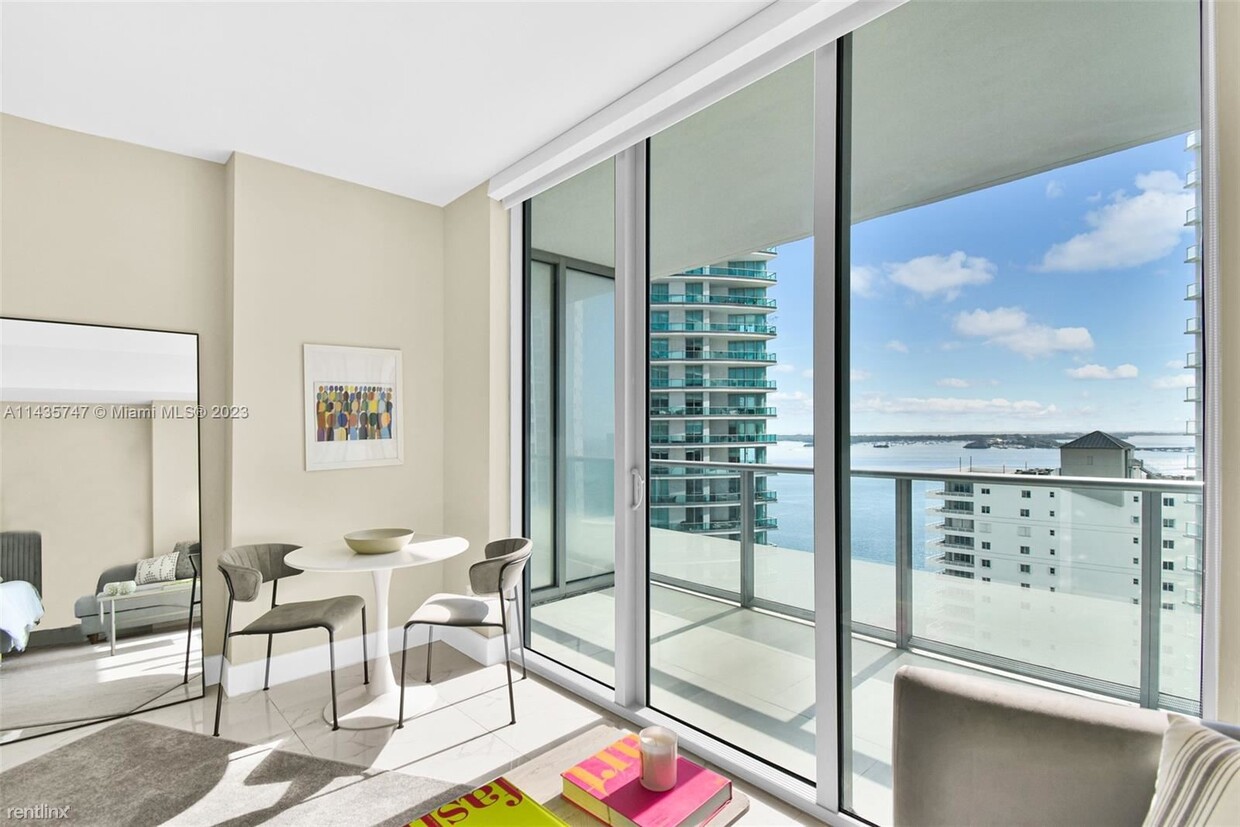 Foto principal - Studio, 1 bath Condo - 1300 Brickell Bay D...