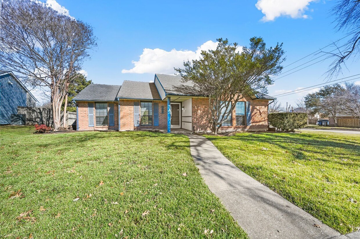 Primary Photo - BEAUTIFUL 3 Bedroom, 1 Bathroom in Allen, ...