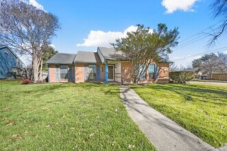 Building Photo - 539 English Oak St
