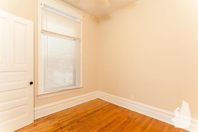 Foto del edificio - 3525 N Wilton Ave