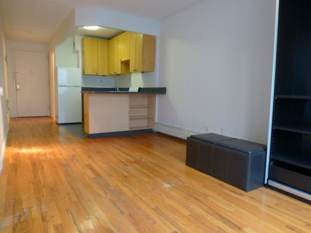Primary Photo - 530 W 47th St