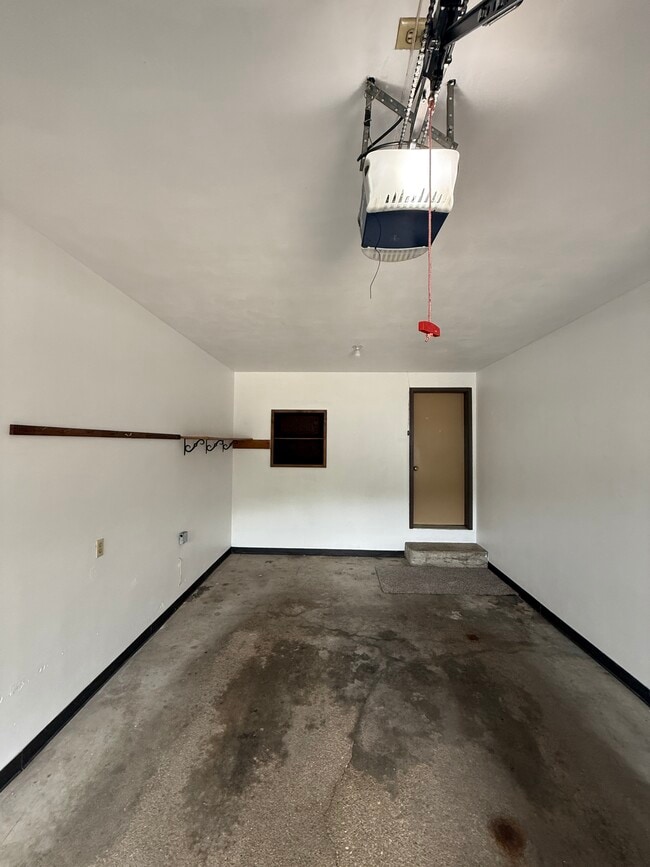 Building Photo - 510 S Kensington Dr