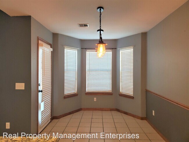 Building Photo - 4 br, 2 bath House - 900 Banff Cir Yukon 7...