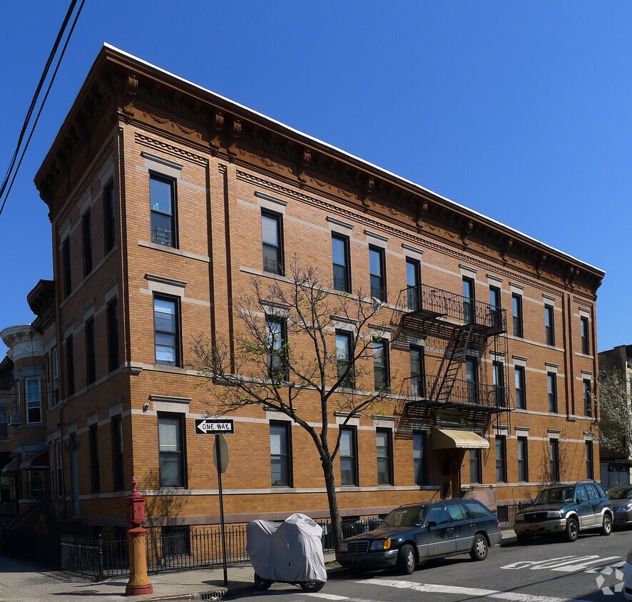 Building Photo - 59-05 70th Ave