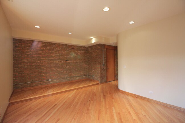 Building Photo - 2118 W 35th St