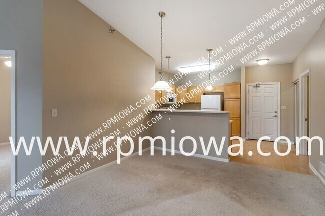 Building Photo - GARAGE INCLUDED! 2 Bedroom, 2 Bath Condo i...
