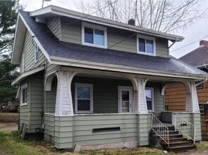 Building Photo - 1213 Woodland Ave SE