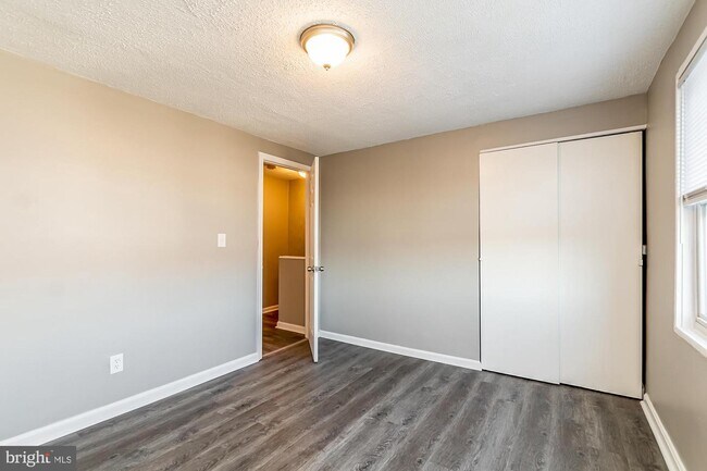 Building Photo - 7839 St Claire Ln