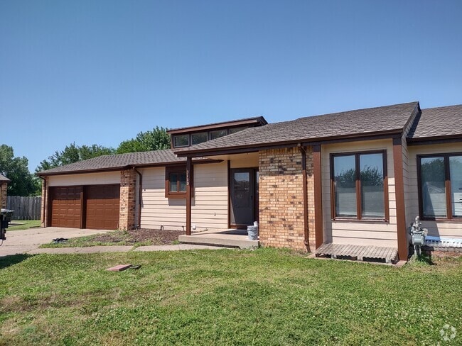Building Photo - 3115 N Longfellow Ct