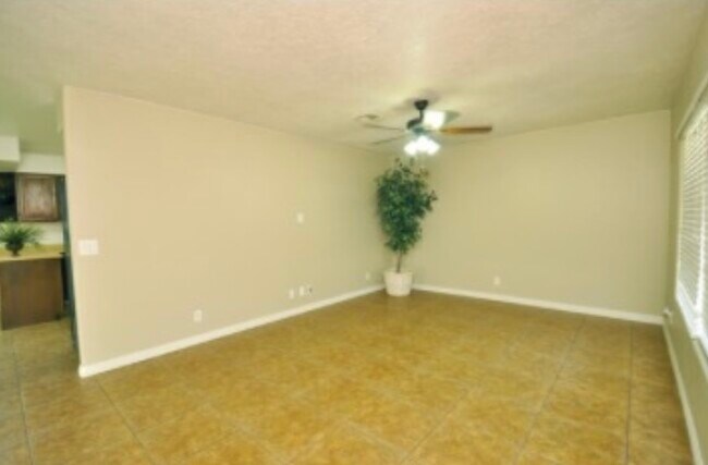 Foto del edificio - 352 Saguaro Drive