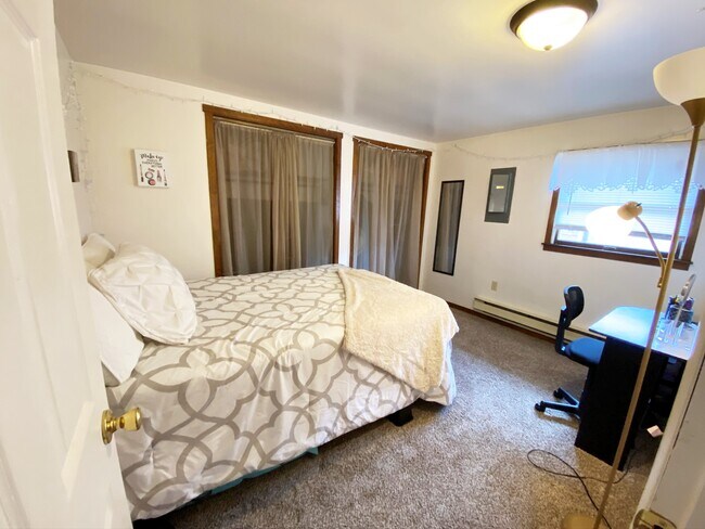fully furnished - 931 Garman Ave