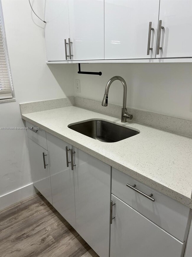 Foto del edificio - 1719 NW 1st St