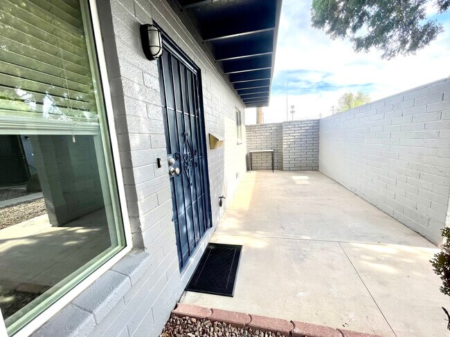 Foto del edificio - 1058 W Flint St