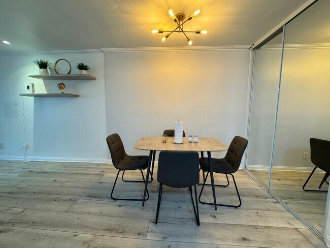 Building Photo - 5500 Owensmouth Ave