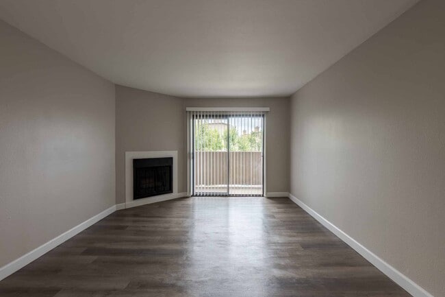 Building Photo - Bentley Parke