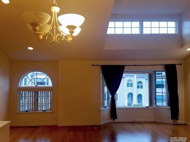 Building Photo - 241-11 Oak Park Dr