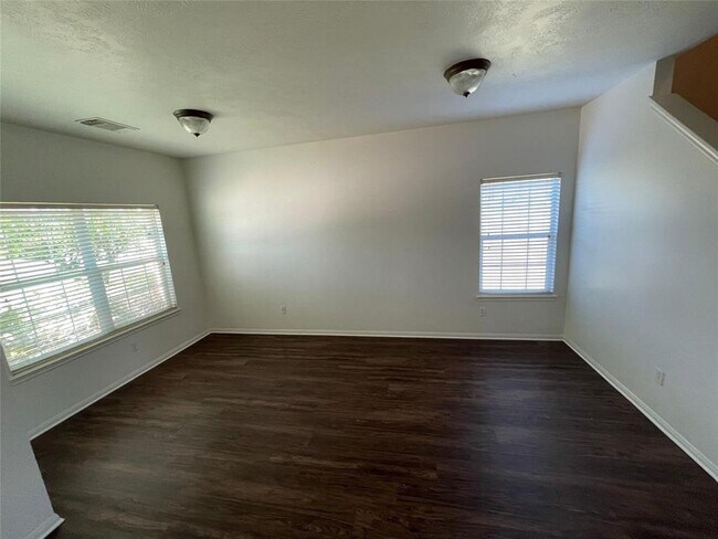 Building Photo - 2103 Weathersfield Trace Cir
