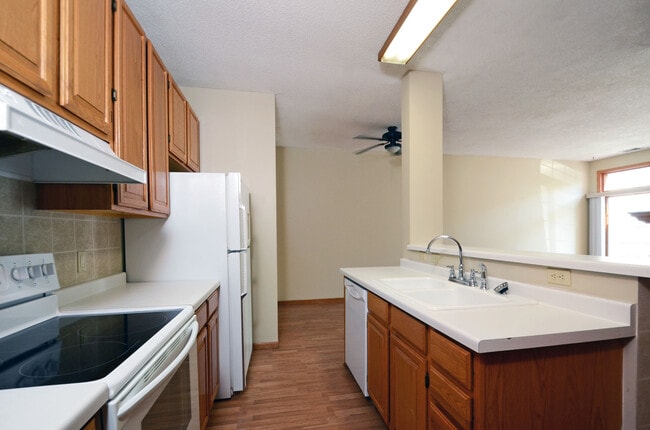 Building Photo - Beautiful 2 Bedroom 2 Bathroom in Convenient Woodbury Location!