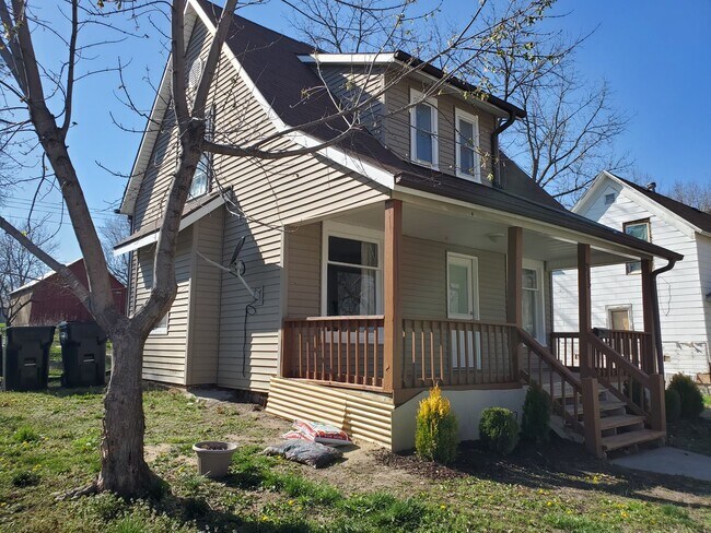 Building Photo - Lovely home! Small town living in Holton, KS!