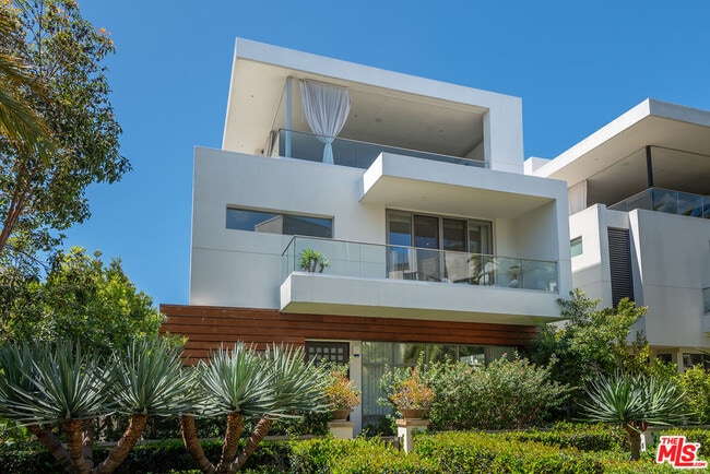 Foto del edificio - 5926 Firefly Pl