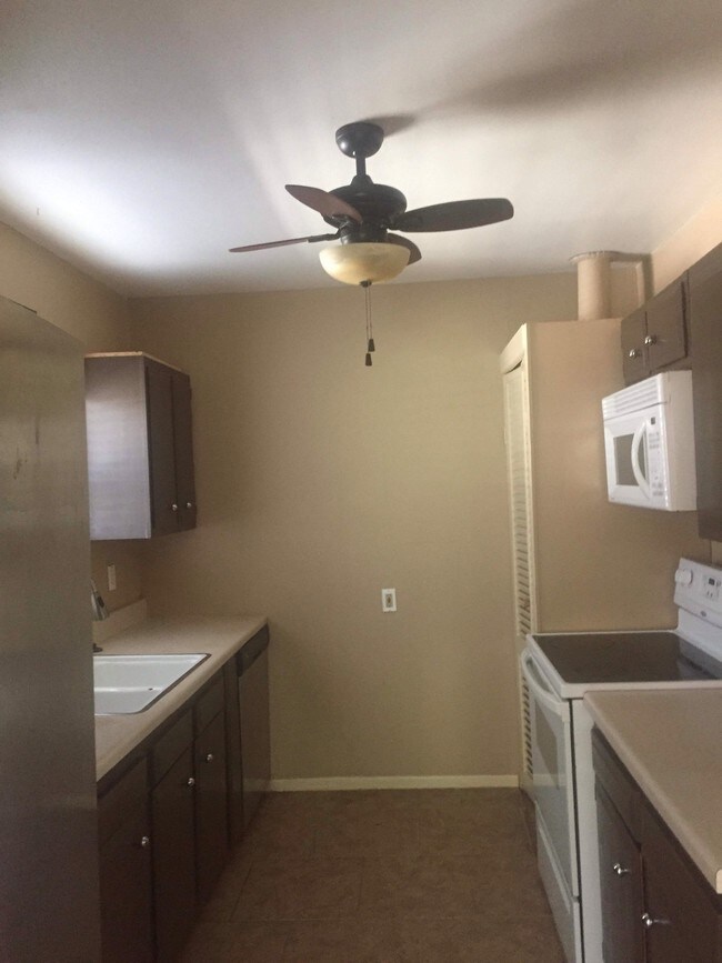 Foto del edificio - 1741 Albans Rd